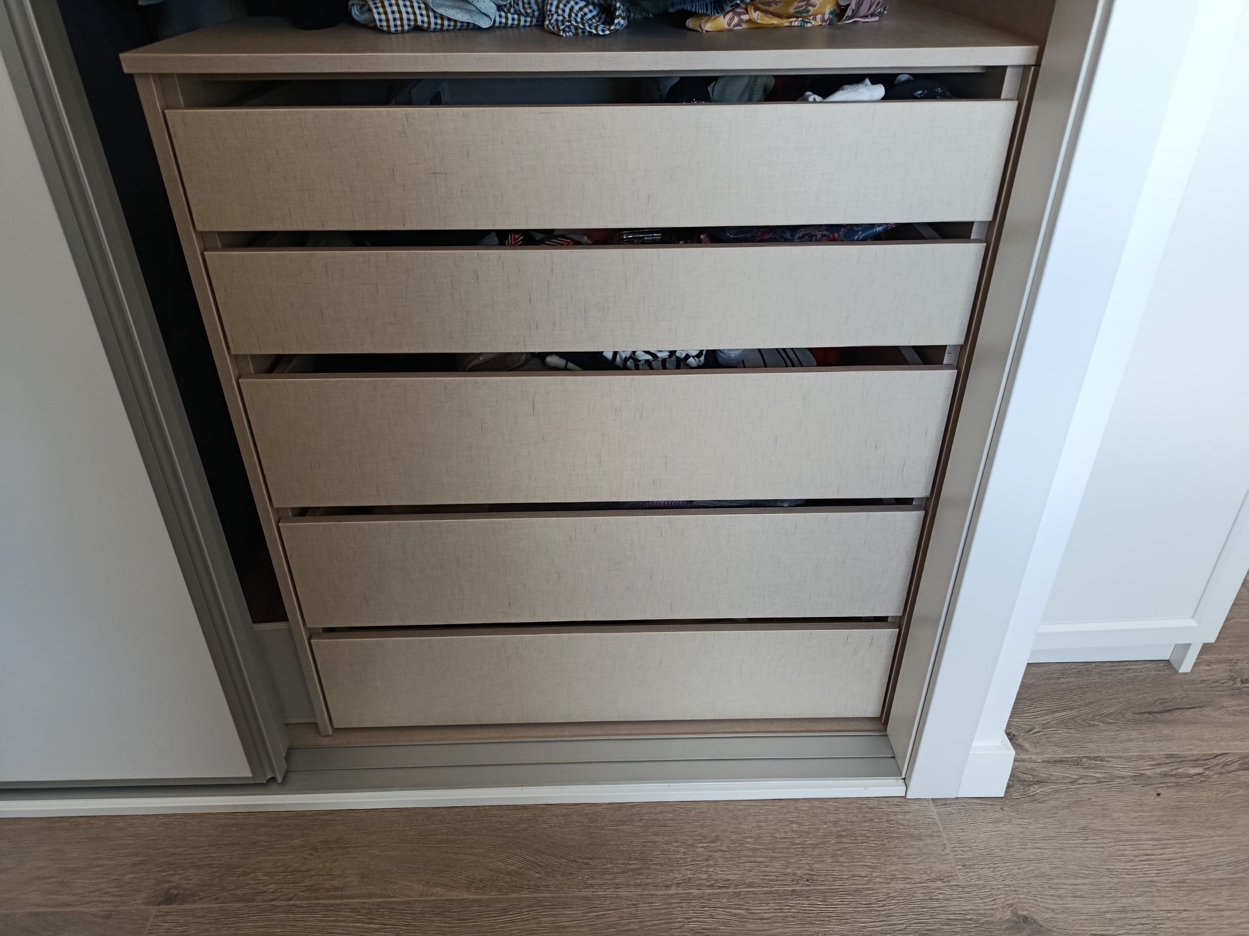 Cajonera de vestidor a medida