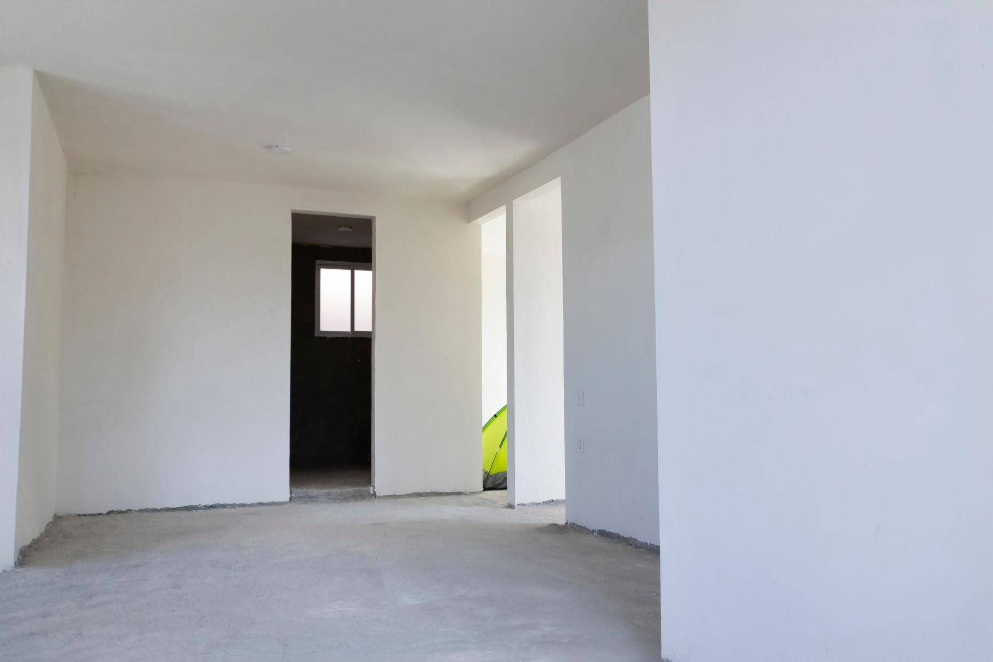 Vivienda con paredes pintadas en blanco — Christian Pintor, Albacete